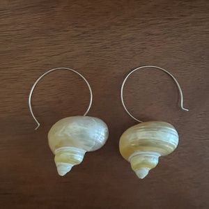 Luiny Turbo Shell Earrings
